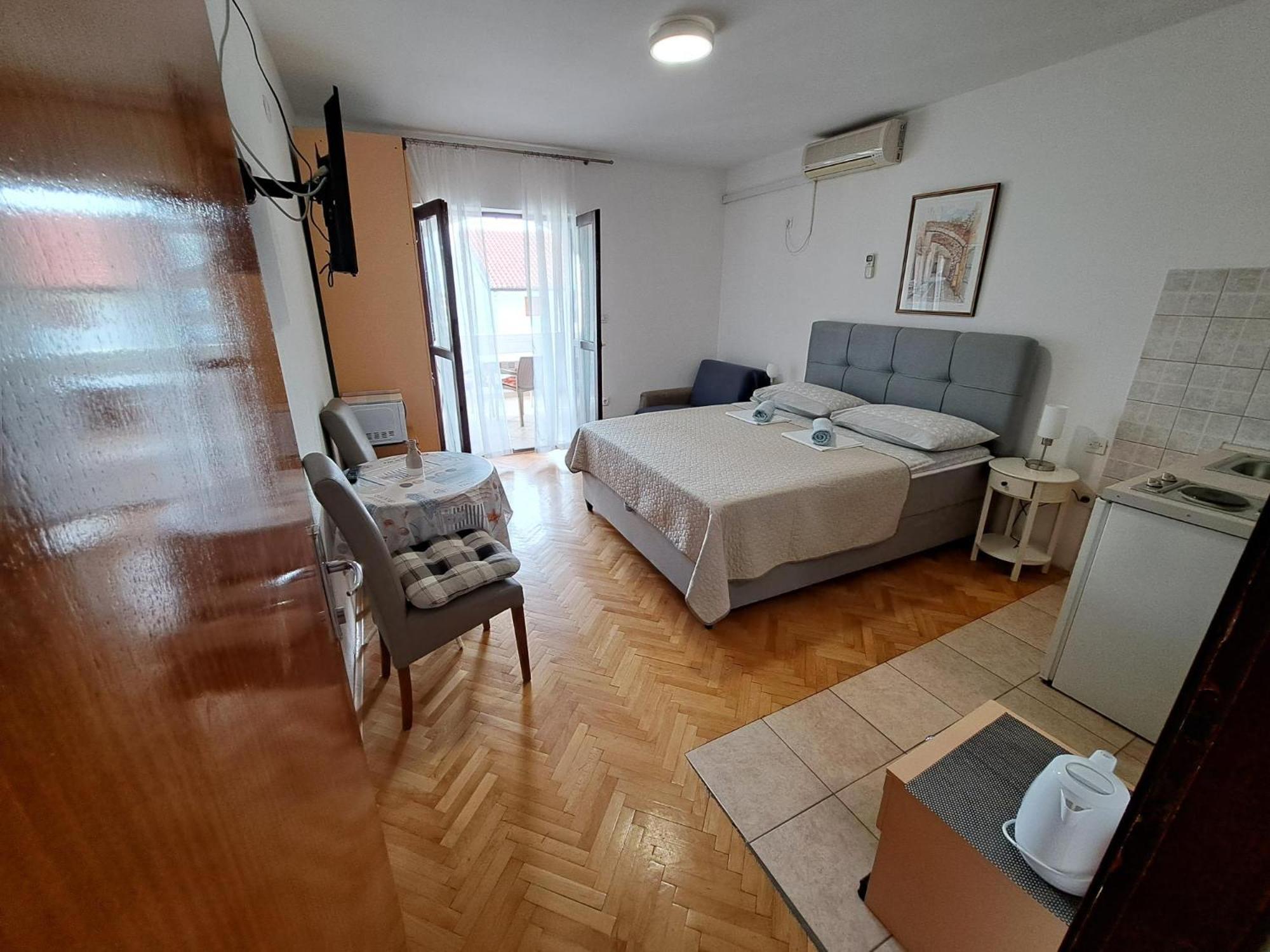 Apartmani R&B Radalj Макарска Екстериор снимка