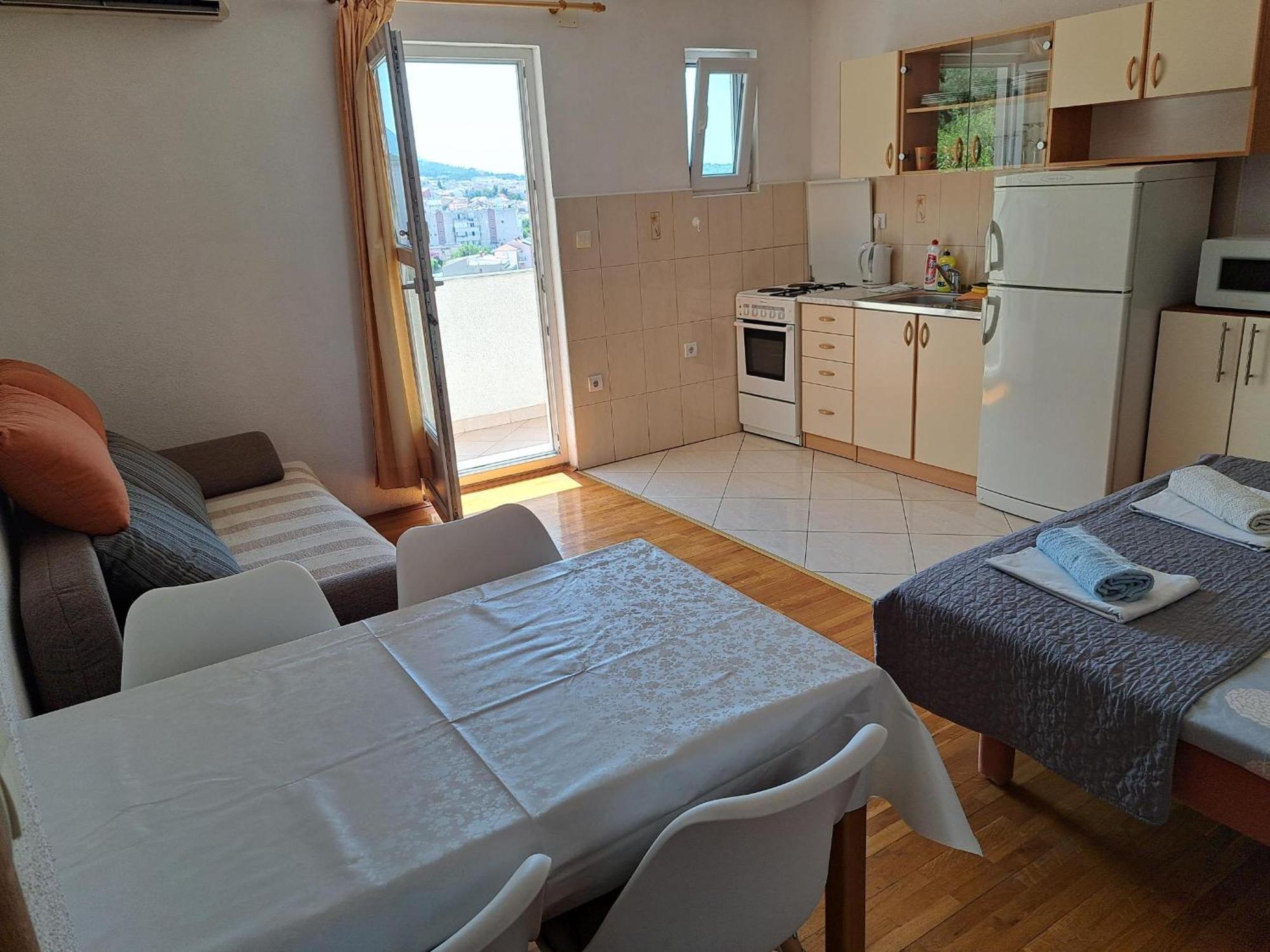Apartmani R&B Radalj Макарска Екстериор снимка