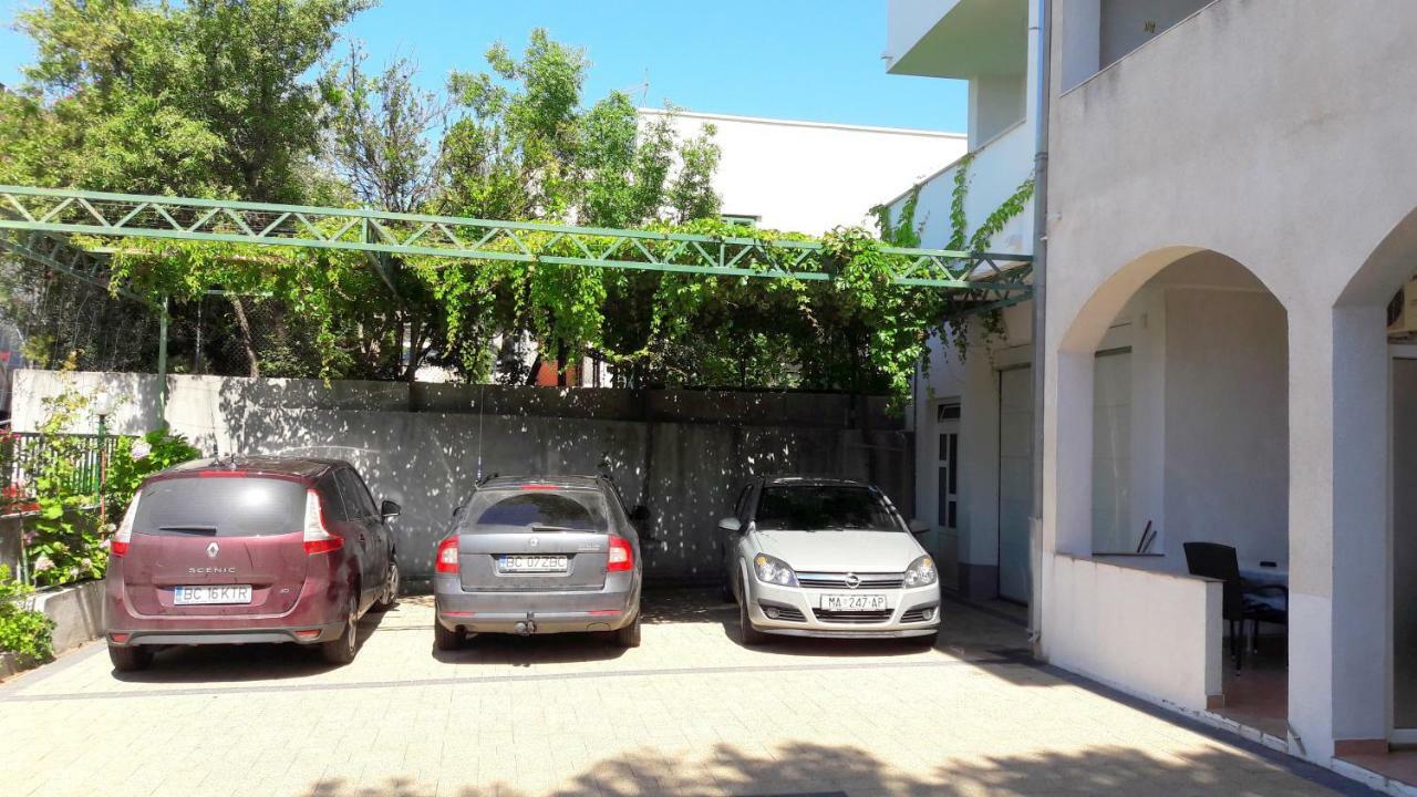 Apartmani R&B Radalj Макарска Екстериор снимка