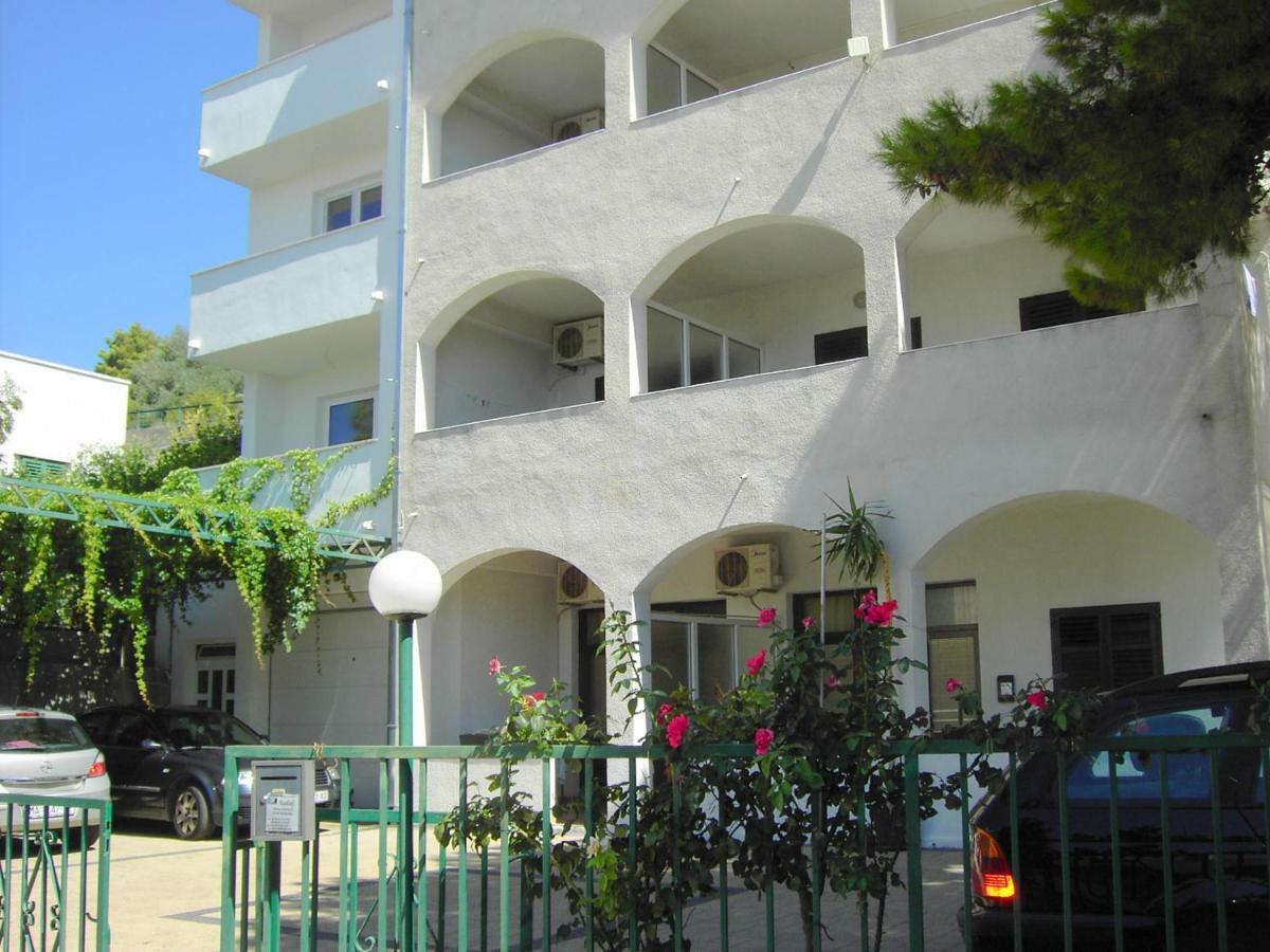 Apartmani R&B Radalj Макарска Екстериор снимка