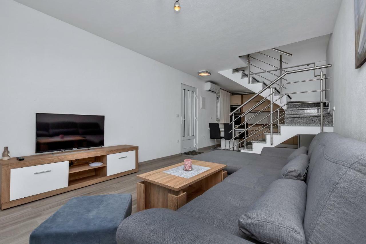 Apartmani R&B Radalj Макарска Екстериор снимка