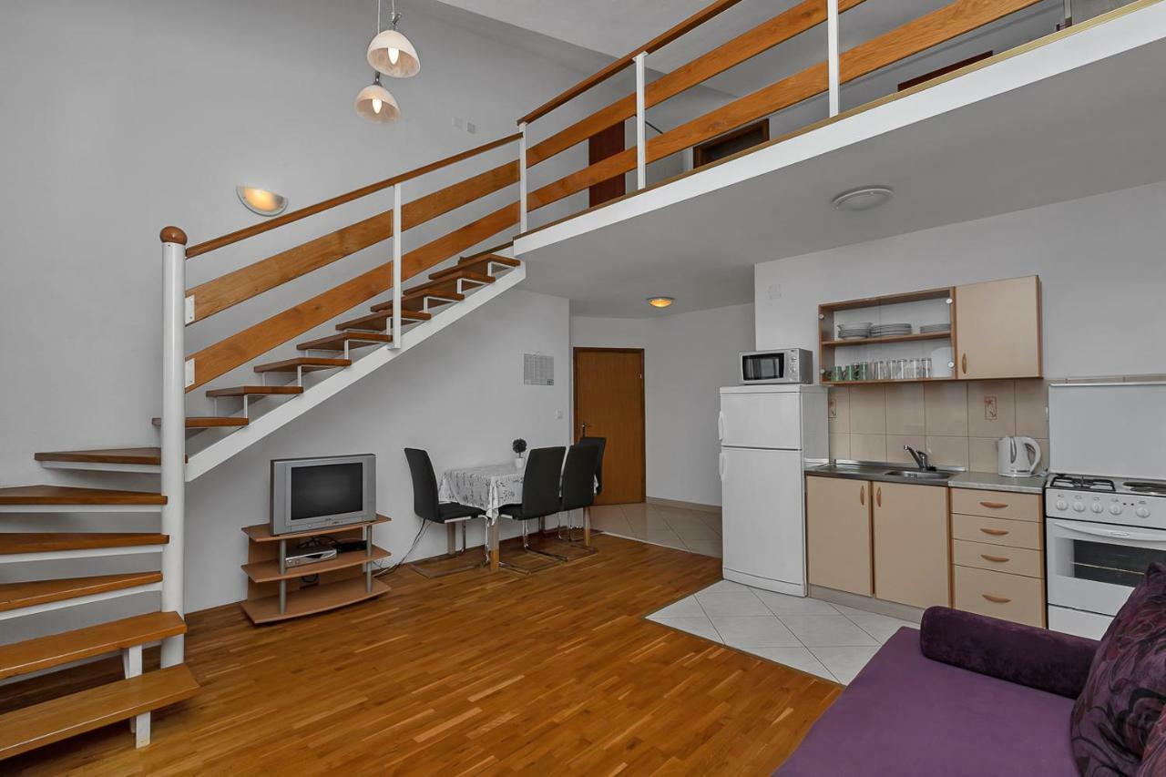 Apartmani R&B Radalj Макарска Екстериор снимка