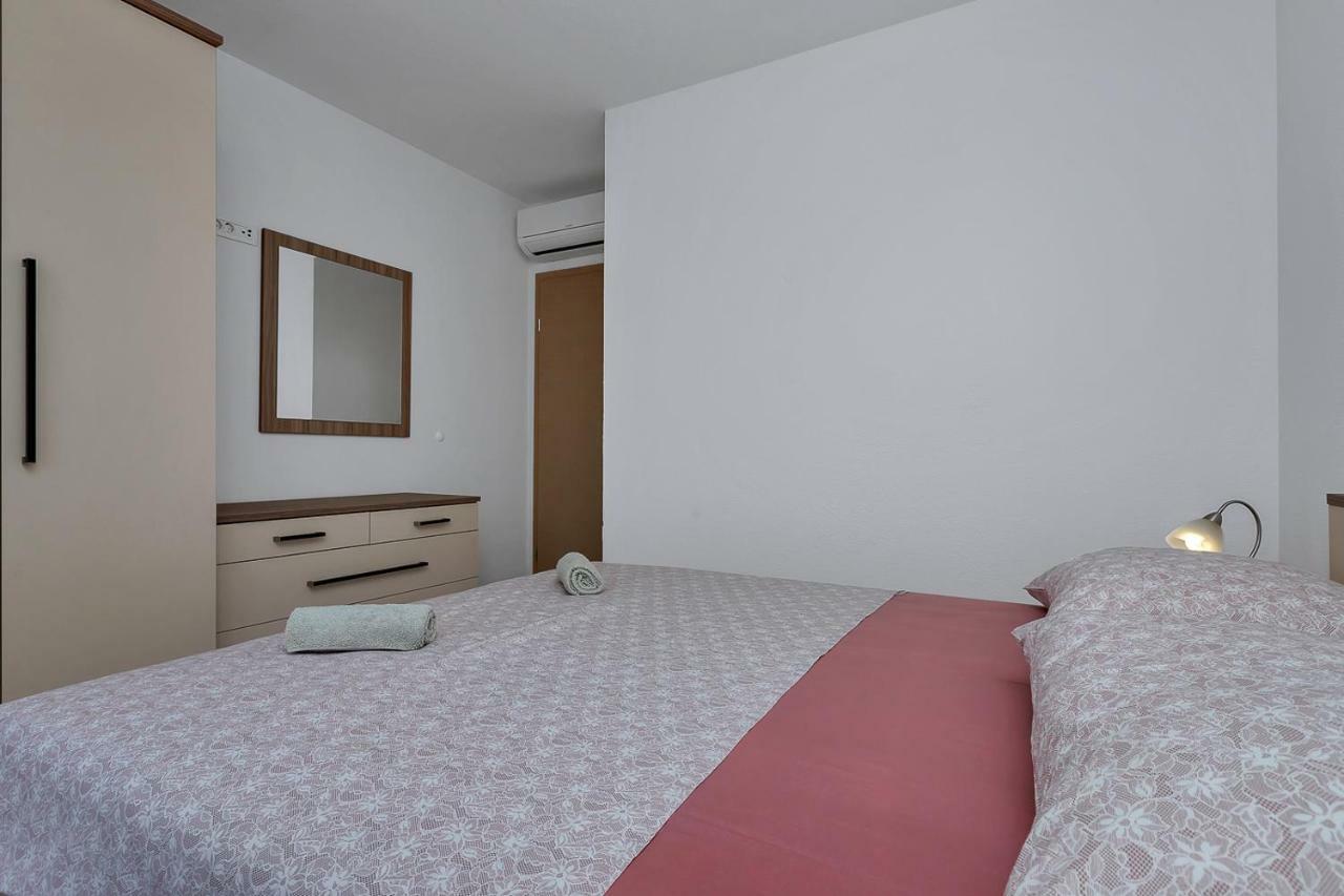 Apartmani R&B Radalj Макарска Екстериор снимка